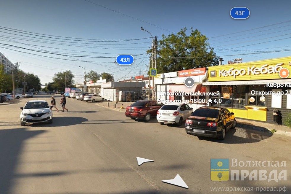 Два корейца и две местных: в Волгограде у «кебабника» столкнулись 4 легковые