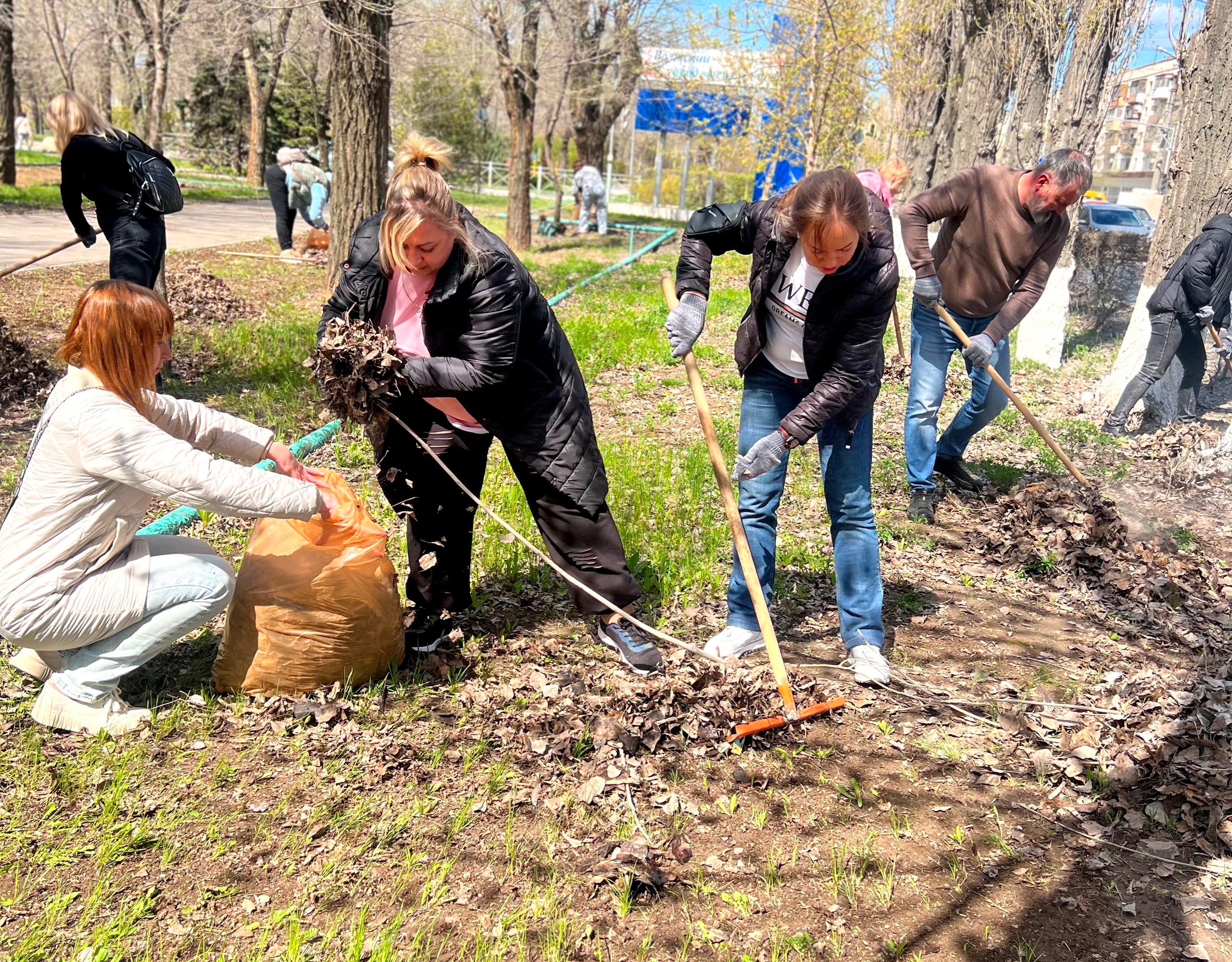 Около 400 организаций и учреждений Волжского принимают участие в месячнике по благоустройству 🌳