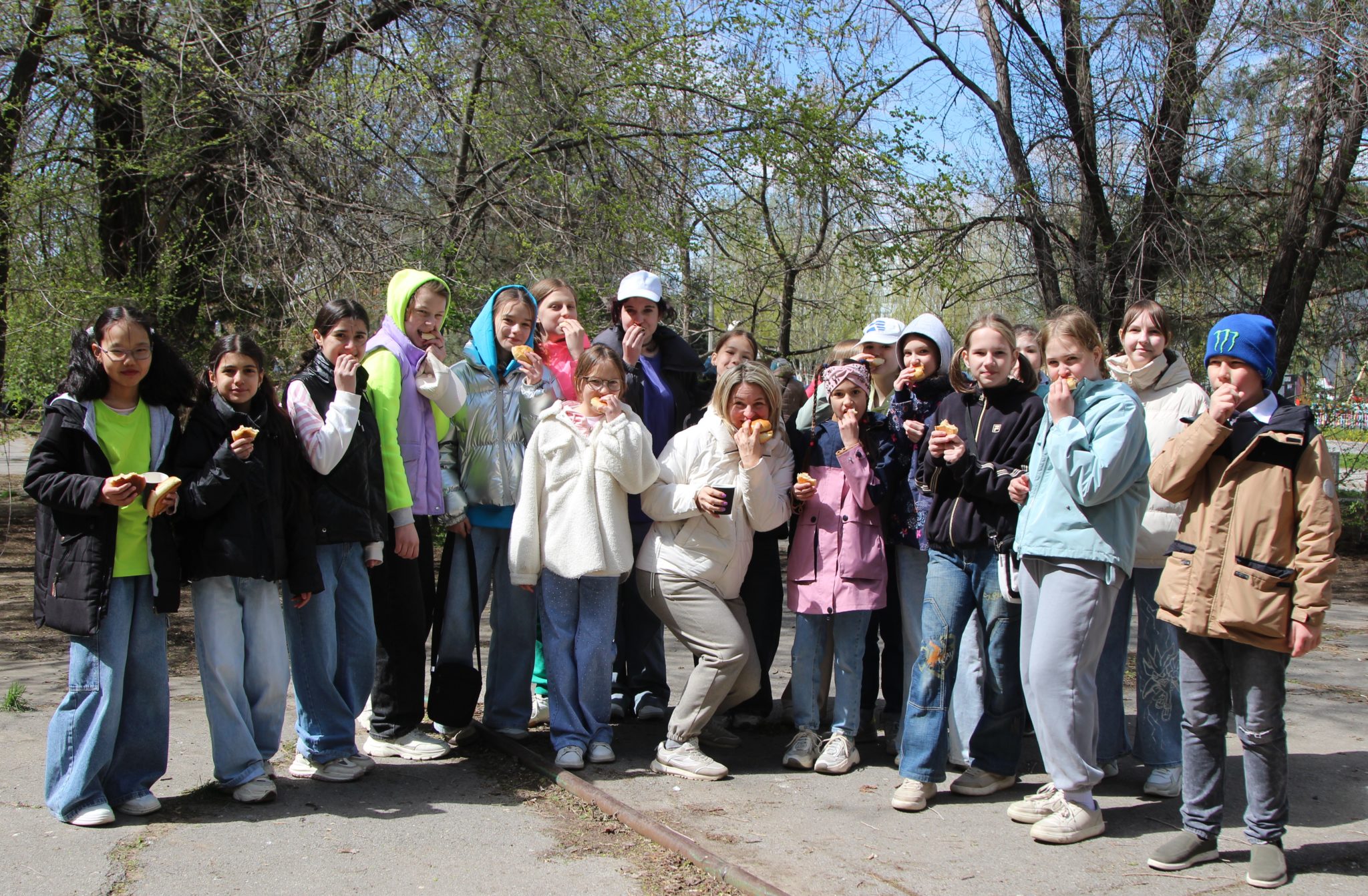 Мусор, Остер и сосенки: 8-й округ Волжского очистил парк «Новый город» и малый сквер на ул. Александрова