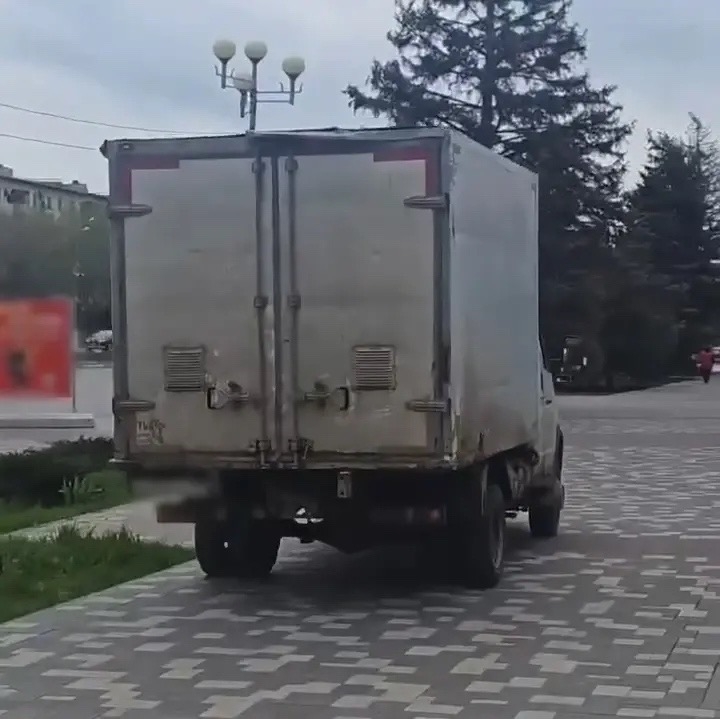 🚚 Волжские полицейские нашли водителя «Газели», который ехал по тротуару вдоль ЦУМа