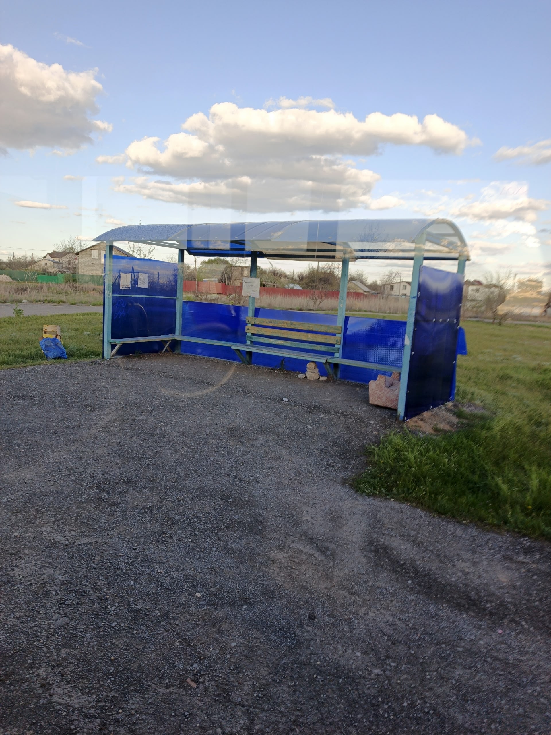 От сильного ветра пострадала остоновка.