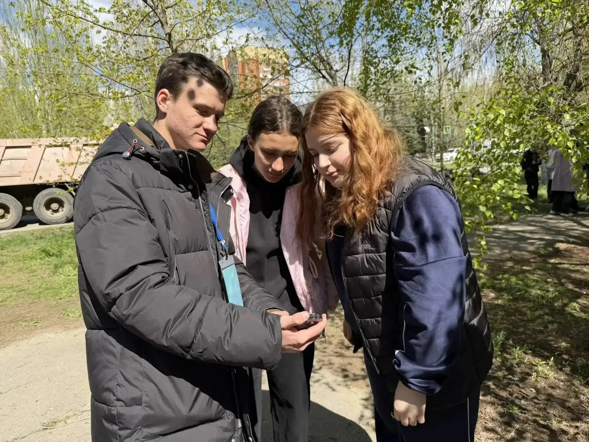 Волжане очистили от мусора старый парк и ул. Набережную