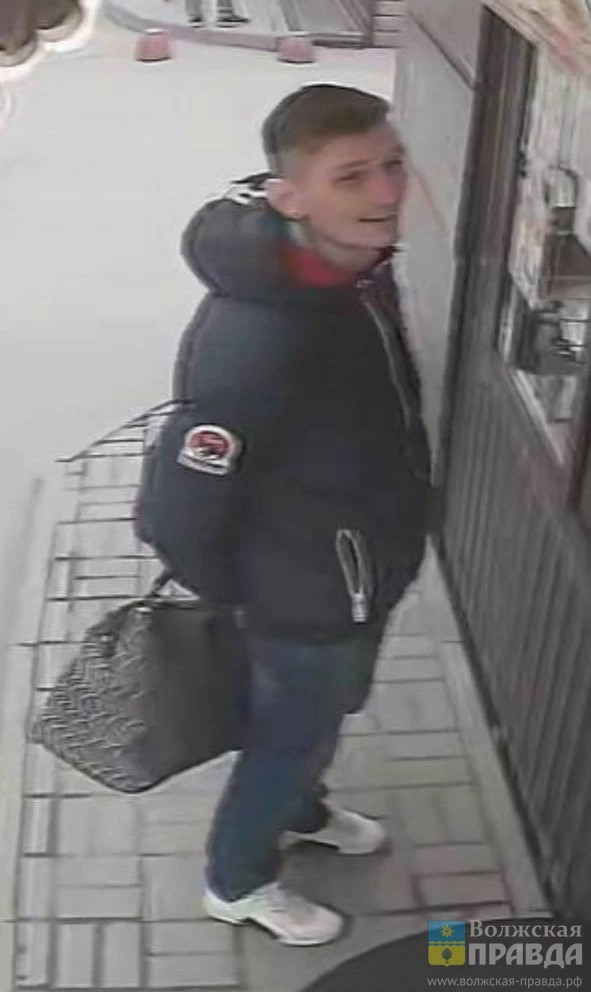 Полиция Волжского ищет мужчину, причастного к краже с банковской карты