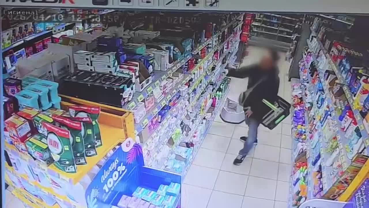 Стражи порядка задержали вора шампуней 🫧