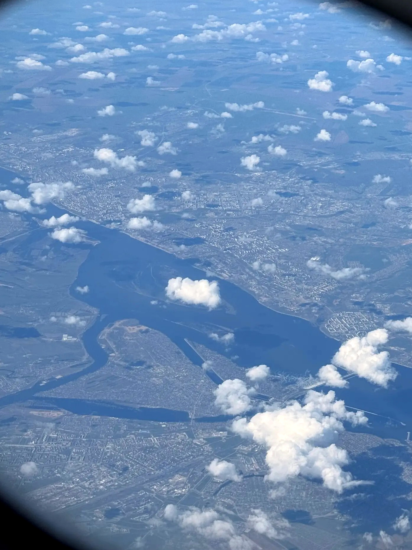 Бортпроводница из Волгограда показала разлив Волги с высоты 10 км из иллюминатора самолета! 👏🤩