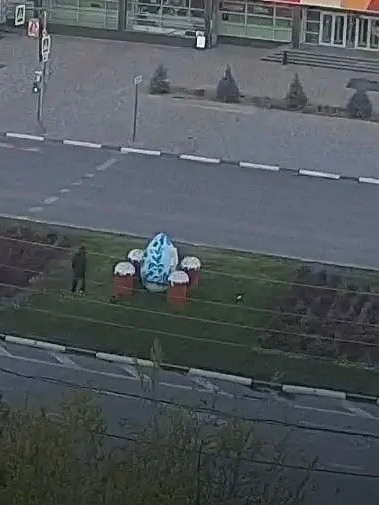 Неизвестный украл пасхальный куличик 😟