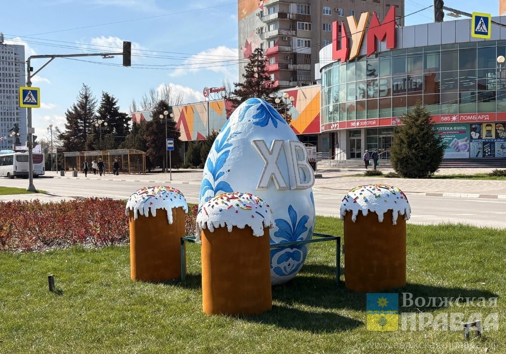 Испортил Пасху: волжанин украл металлический кулич из арт-объекта у ЦУМа