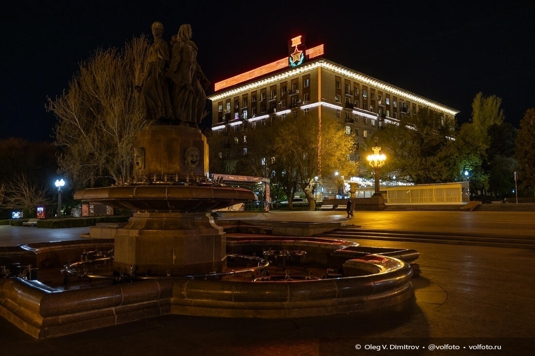 Фотограф из Волгограда [https://vk.com/wall-49910138_12458|Олег Димитров] показал новую архитектурную подсветку на фасадах зданий на Аллее Г…