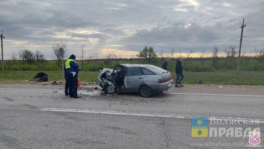 Двое погибли, восемь тяжёлых: под Волгоградом кроссовер и хэтчбек вынесло на встречную