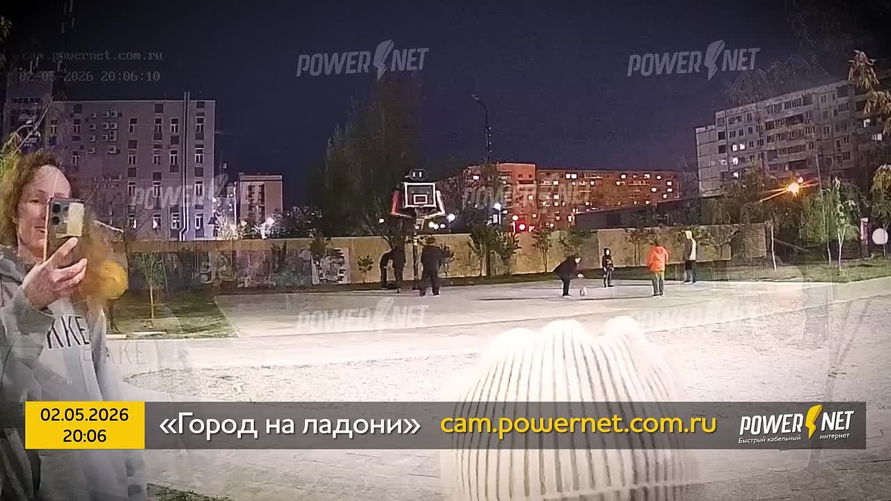 Зумеры сломали баскетбольное кольцо в Космопарке 😡