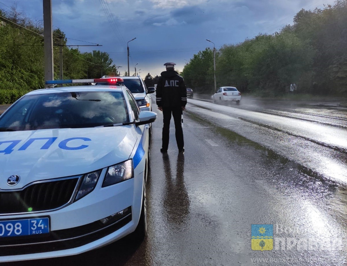 Бони, Клайд и стрельба по колёсам: 16-летний волгоградец с 24-летней подругой удирали от полиции  