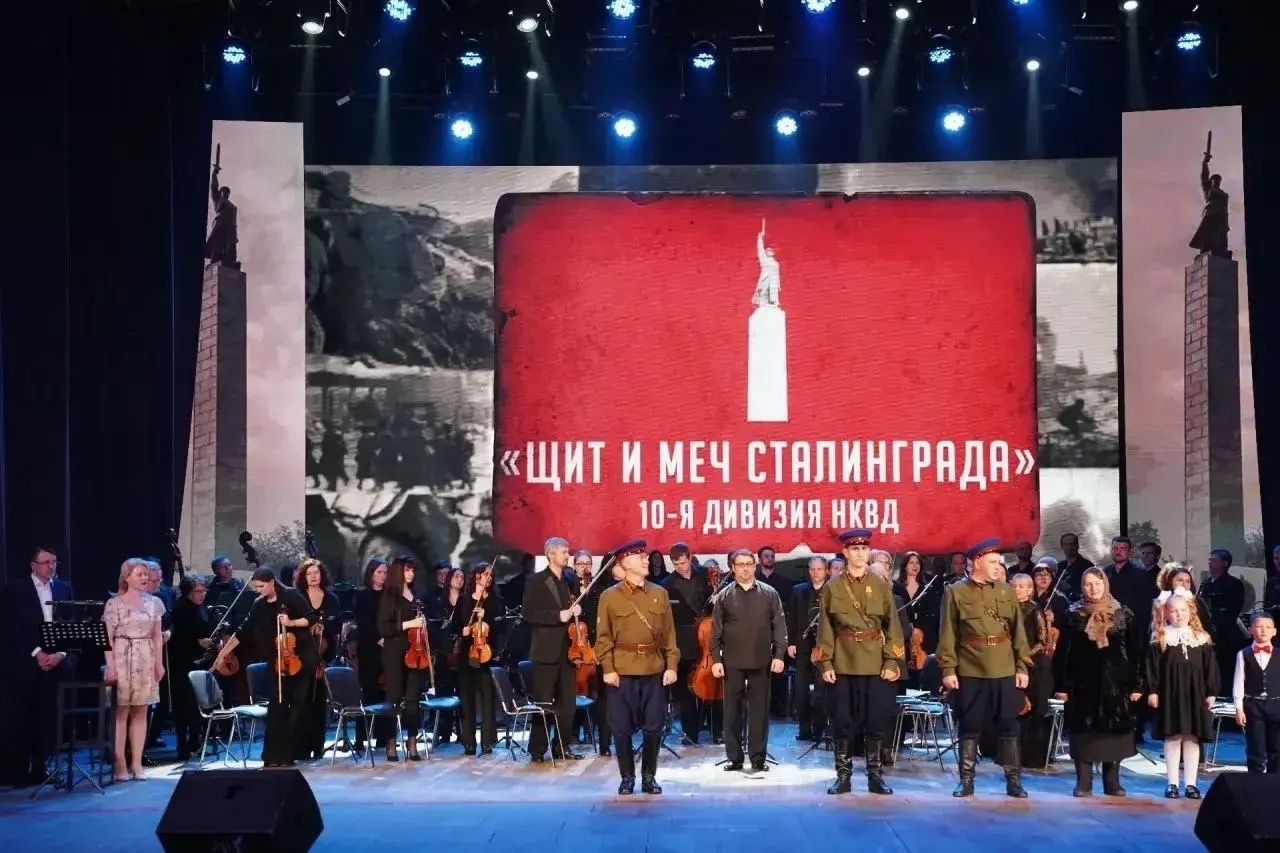 В волжском «Октябре» прошел иммерсивный спектакль «Щит и меч Сталинграда»  🛡️⚔️