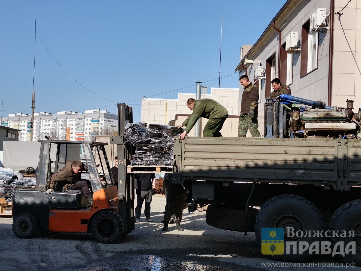 В Волжском наградили волонтёров за помощь фронту