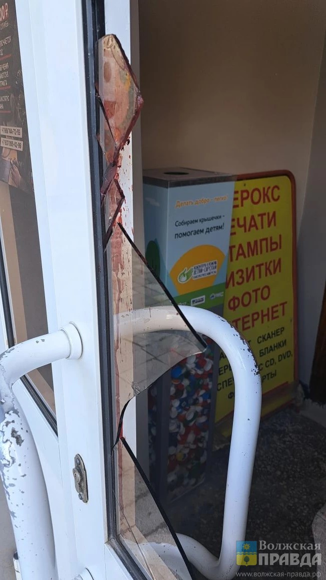 Стёкла и кровь: совершено нападение на редакцию «Волжской правды»