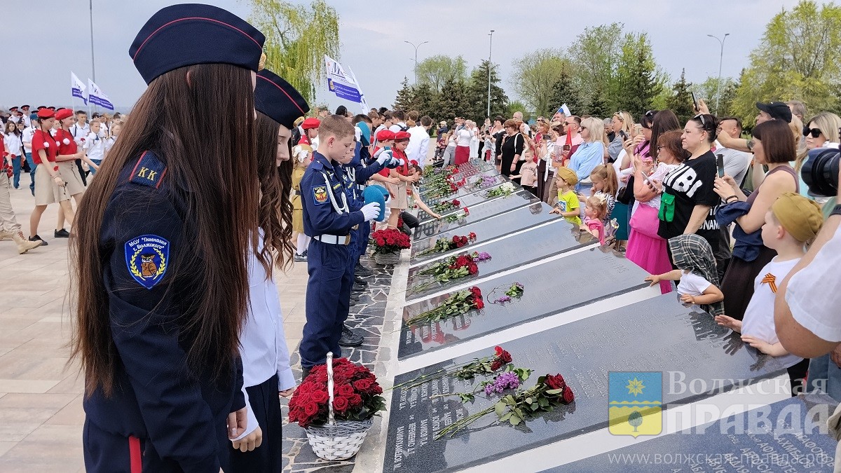 «Светлый день, но хочется плакать»: в Волжском празднуют День Победы