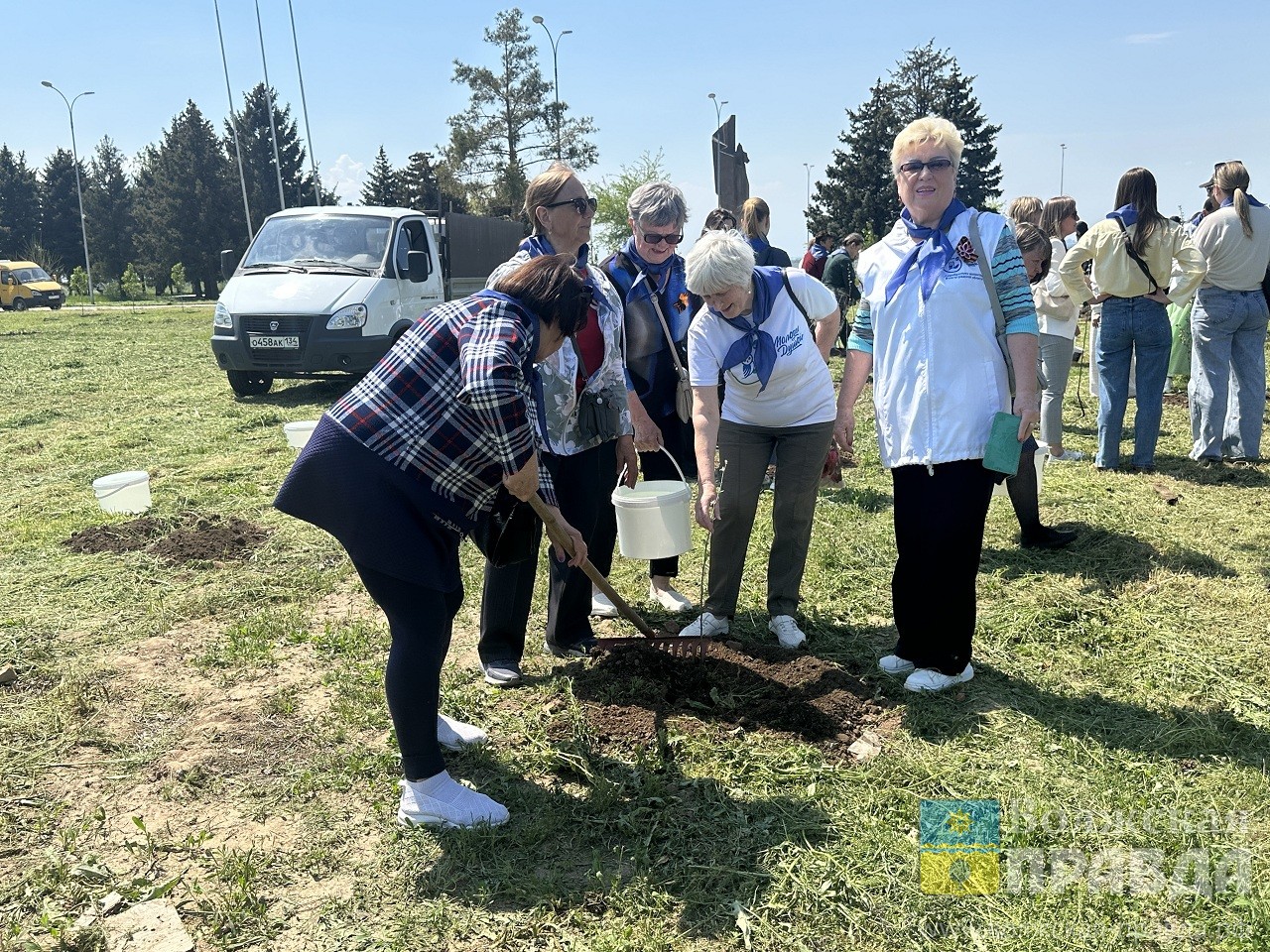 Нам пишут: жители Волжского обсуждают благоустройство, мошеннические схемы и мусор во дворах