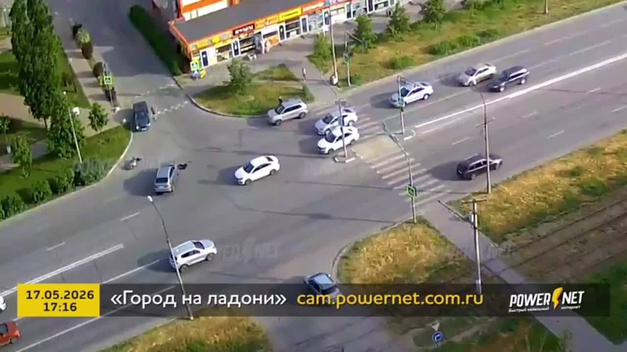 🏍️ Мотоцикл и кроссовер не поделили дорогу