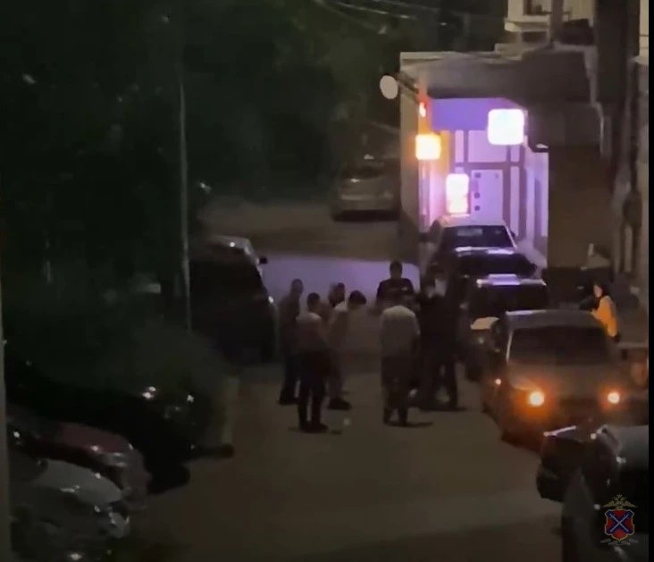 От словесной перепалки до кулаков: полицейские нашли участников драки в центре Волгограда
