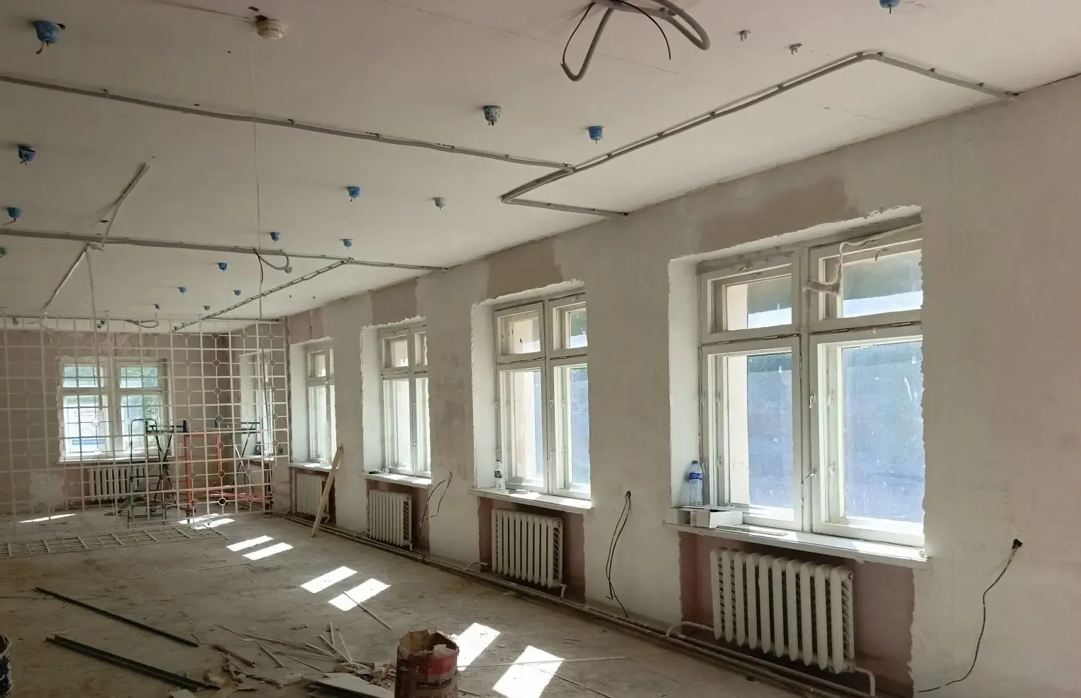 В детской библиотеке Волжского заменили проводку и начали отделочные работы