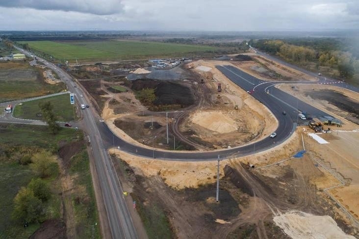 13 миллиардов рублей готовы заплатить чиновники за 10 километров дороги. Речь идет об участке моста через Волгу от поворота на Лебяжью полян…