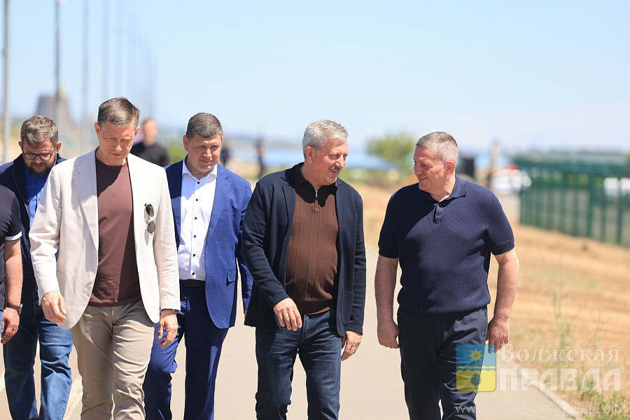Глава Волгоградской области проверил обновление финального участка центральной набережной