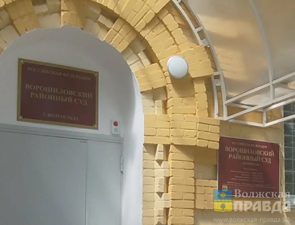 Волгоградская УК заплатит 147000 за наезд мусорного бака на «Тойоту Короллу»