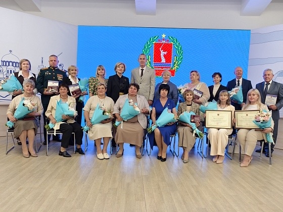 💕 Волжан отметили почетным знаком «Забота о детстве»