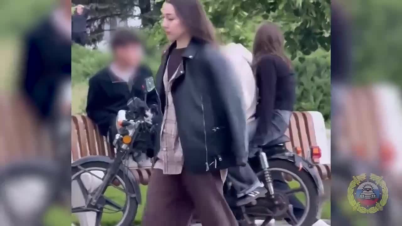 👮 За катание на мопеде по тротуару в Волжском подростка «арестовали» на двое суток