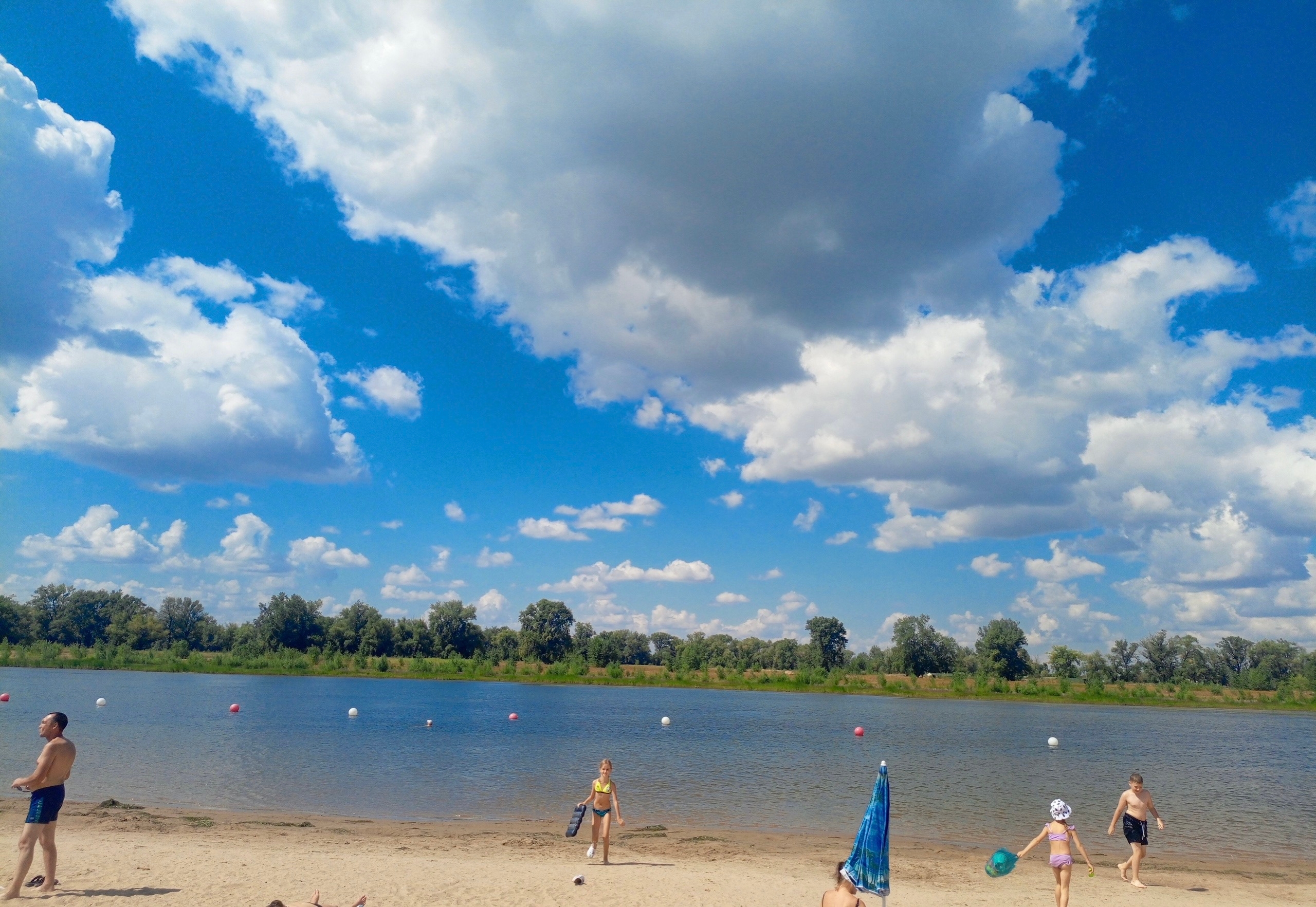 🏖️ Волжане уже купаются, а пляж ещё не открыт