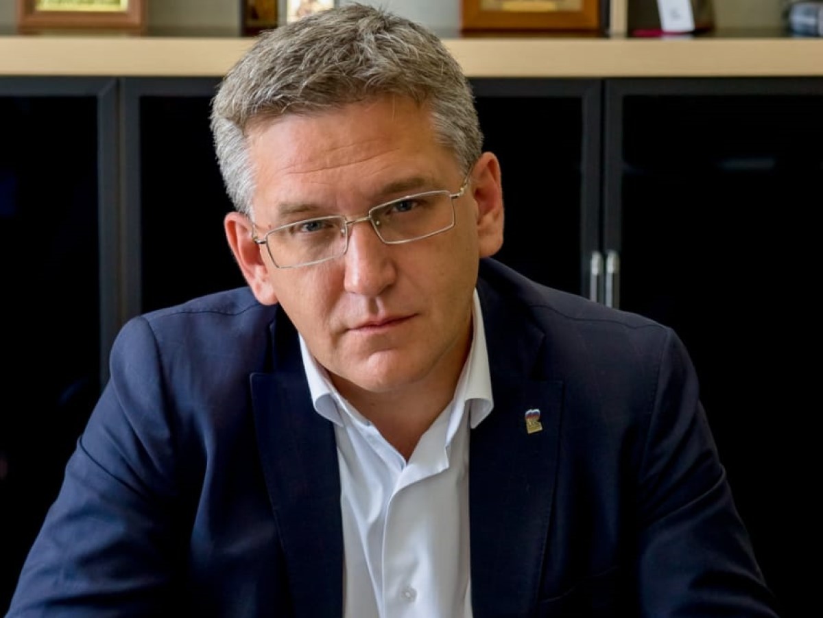 С Днем России жителей поздравил председатель Волжской городской Думы Сергей Аксенов