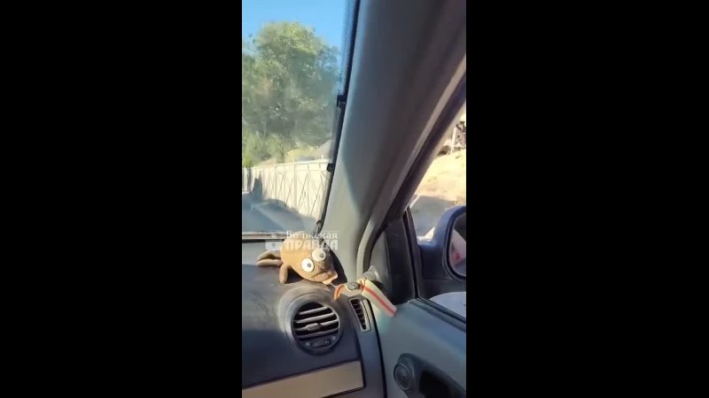 В Волжском водитель «БМВ» снес забор на ул.Логинова и вылетел на обочину