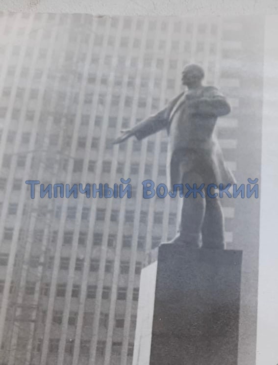 🎉 У площади Ленина в Волжском сегодня юбилей!