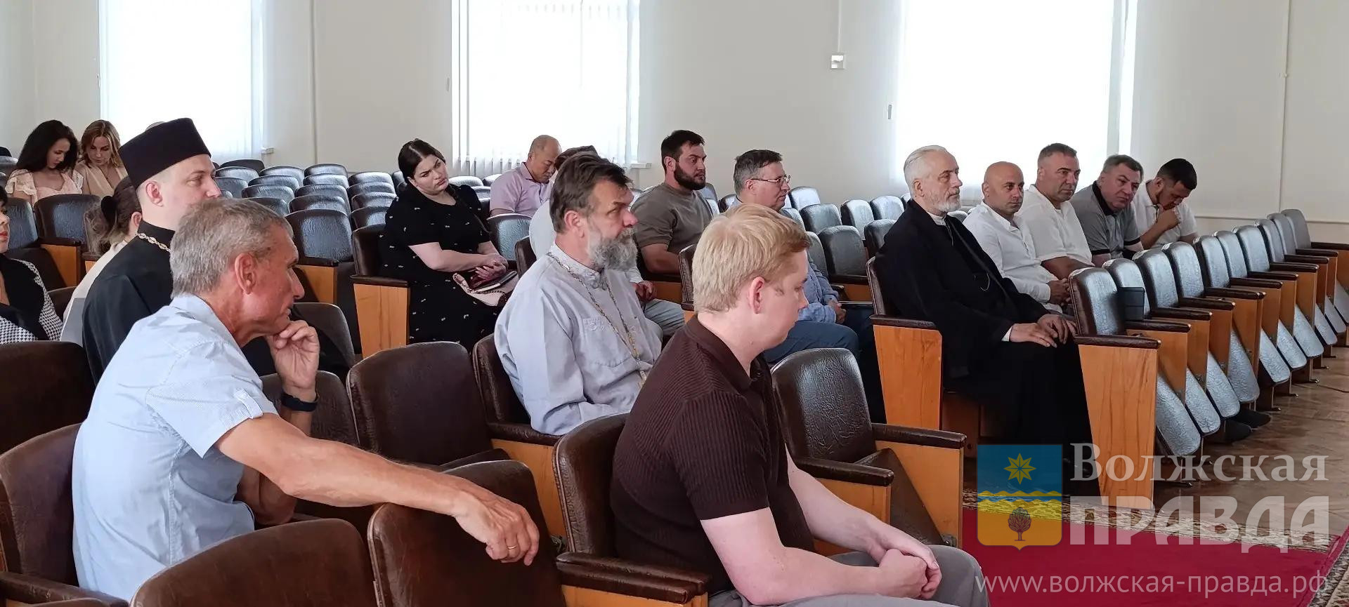 «Конфликтов не наблюдается»: в Волжском власти обсудили религию и межнациональные отношения