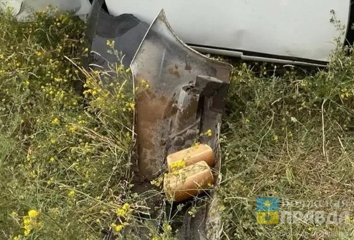 Две буханки на крыле: под Волгоградом перевернулся 20-летний гонщик без прав