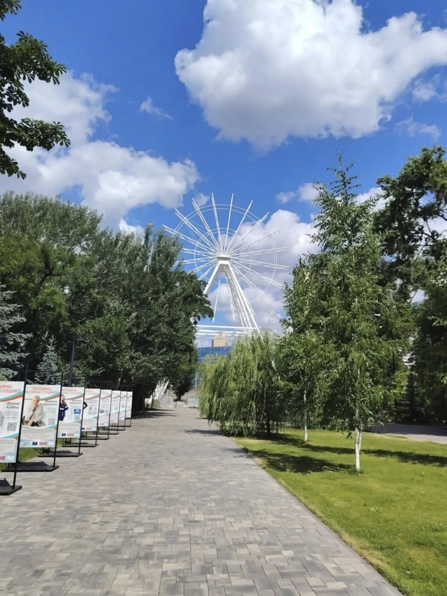 Тем временем в Городском саду на подходе новое колесо обозрения! 👏😎