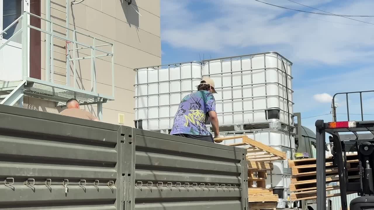 🚚 Волжский отправил 55 тонн гумпомощи в зону СВО