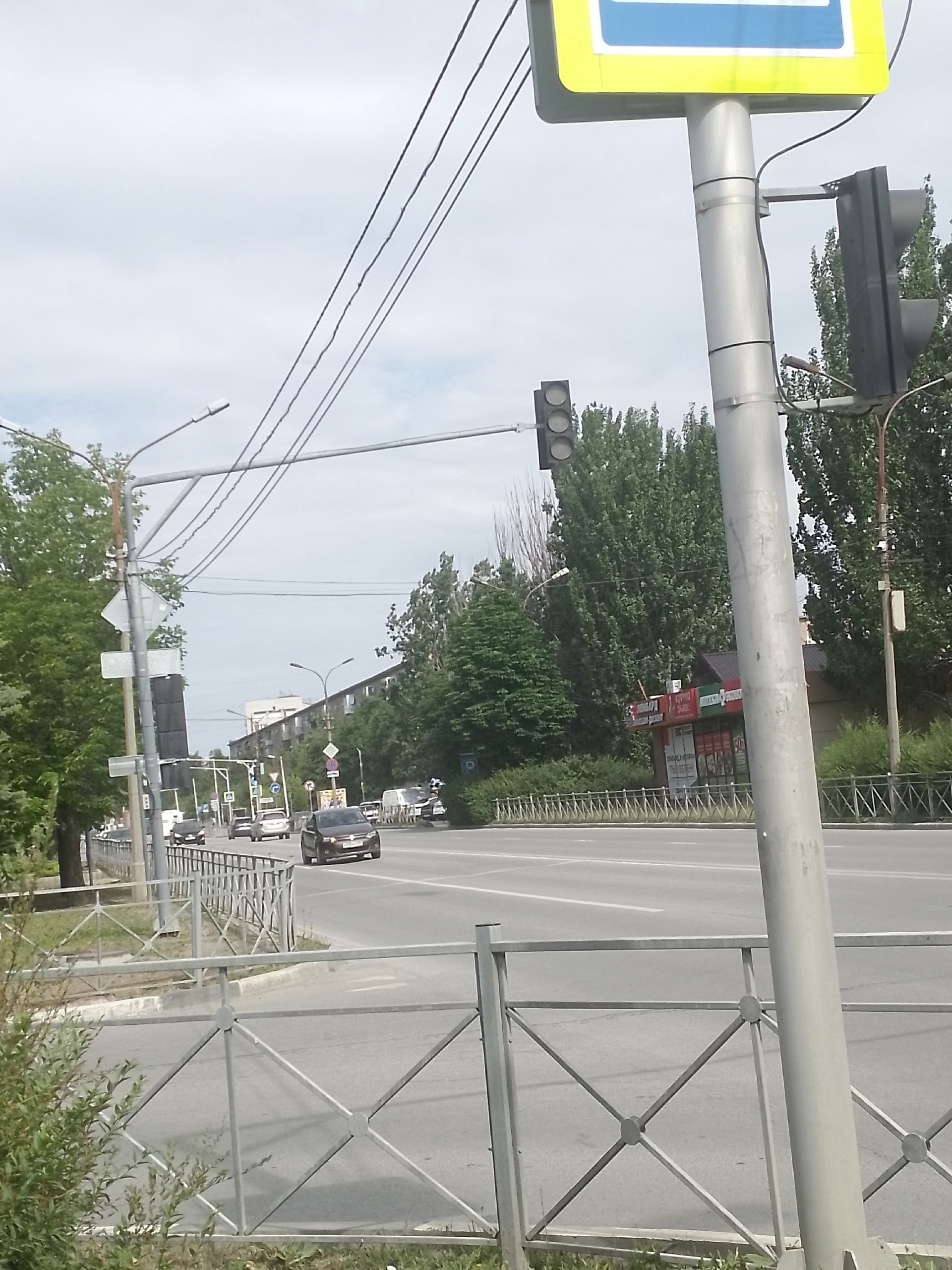 Внимания для водителей и пешеходов, светофоры отключены по улице Мира.