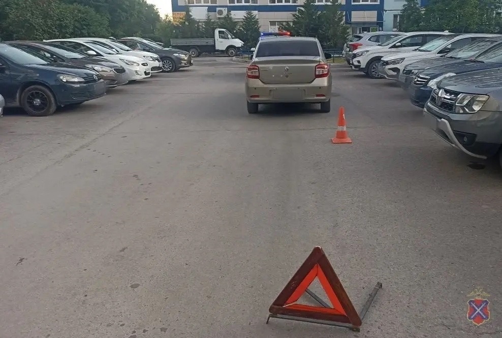 🚘 Легковушка сбила трехлетнего ребенка во дворе дома