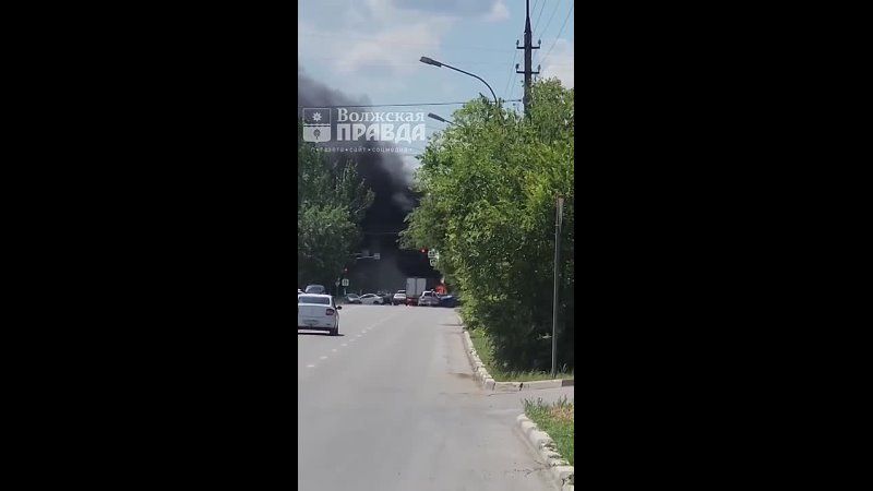 ❗️Маршрутка загорелась недалеко от Красного креста в Волжском
