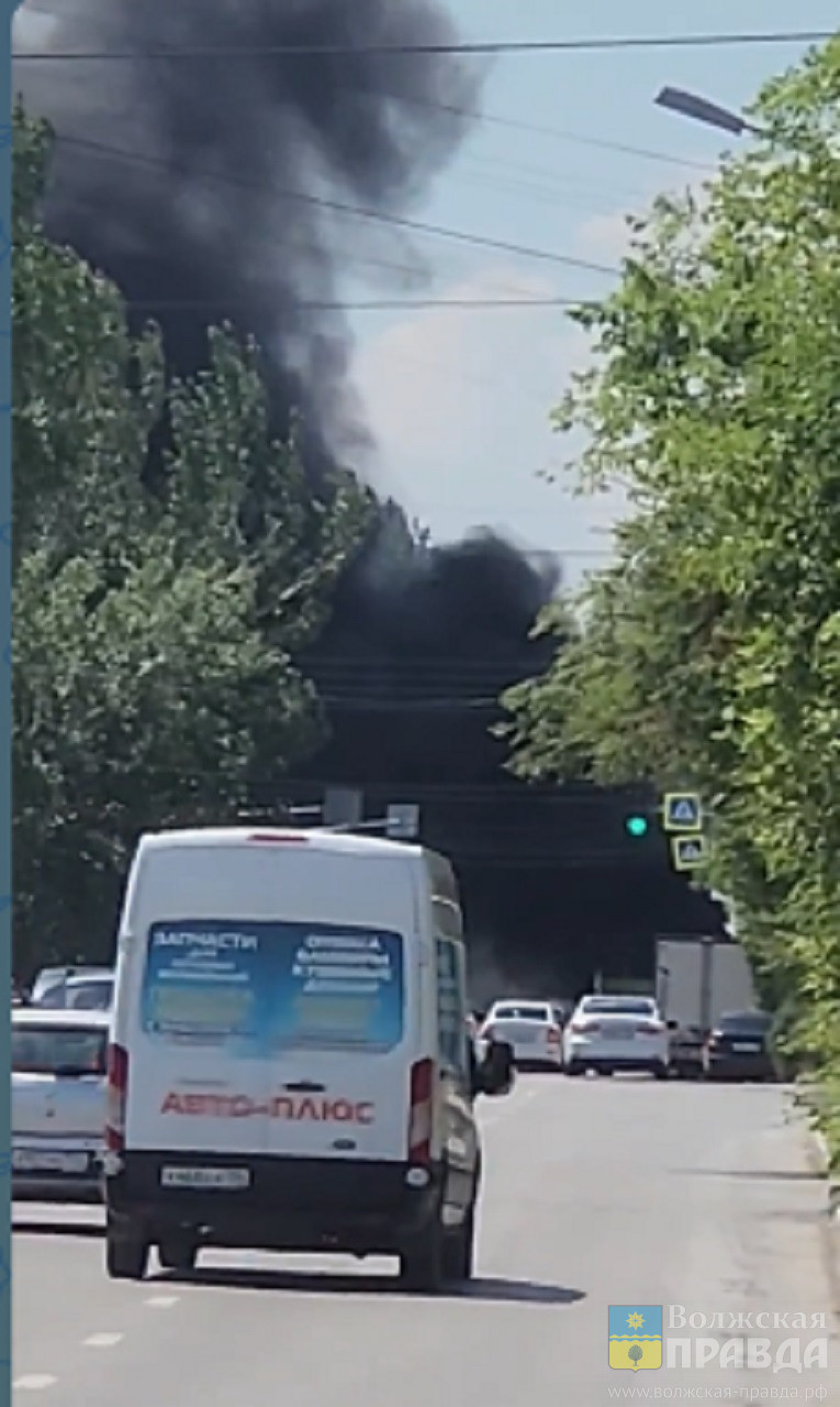 В Волжском загорелась маршрутка на улице Оломоуцкой