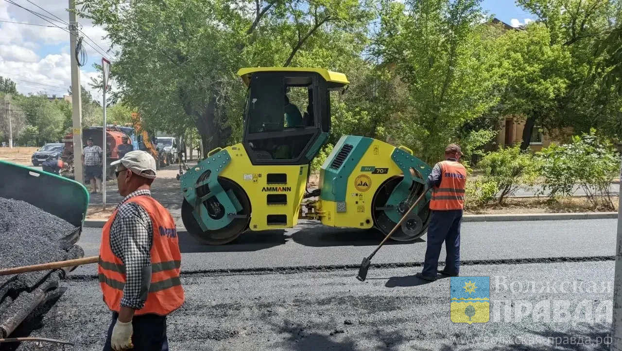 9 уже готовы: в Волжском идёт ремонт дорог по нацпроекту