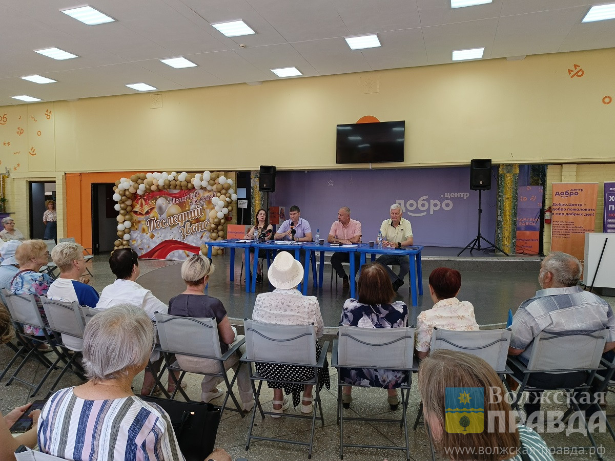 В Волжском эксперты и общественники обсудили УК, отопление и тарифы ЖКХ