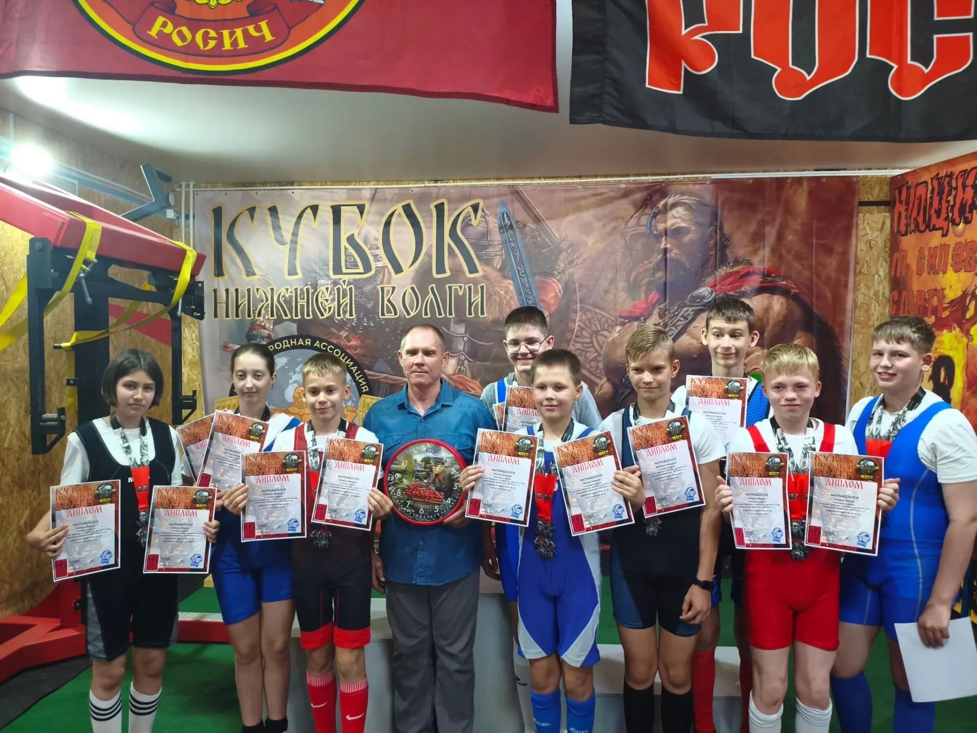 Наши пауэрлифтеры взяли награды на областном соревновании 🏋️‍♂️