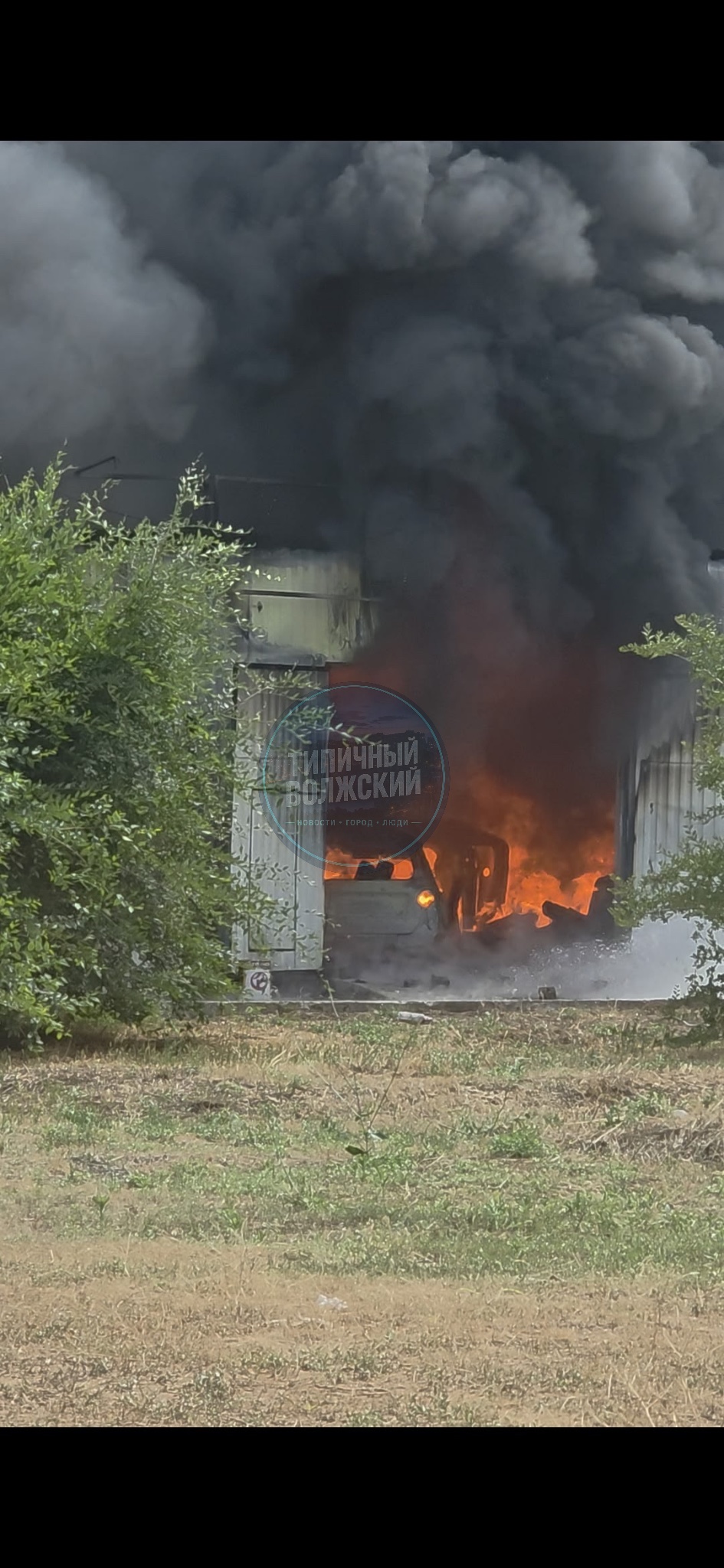Поворот на Изобилие. Горит шиномонтаж 🔥