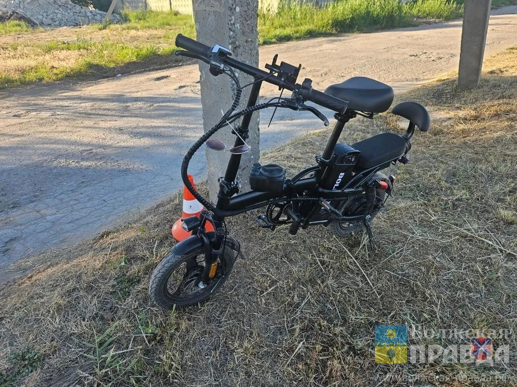 В Волжском электровелосипедист врезался в опору ЛЭП