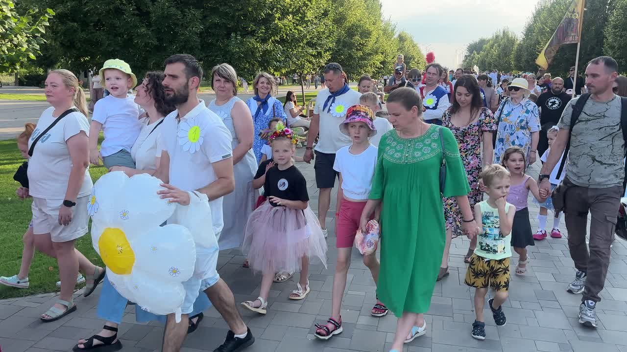 Парад семьи прошел в Волжском 🎉