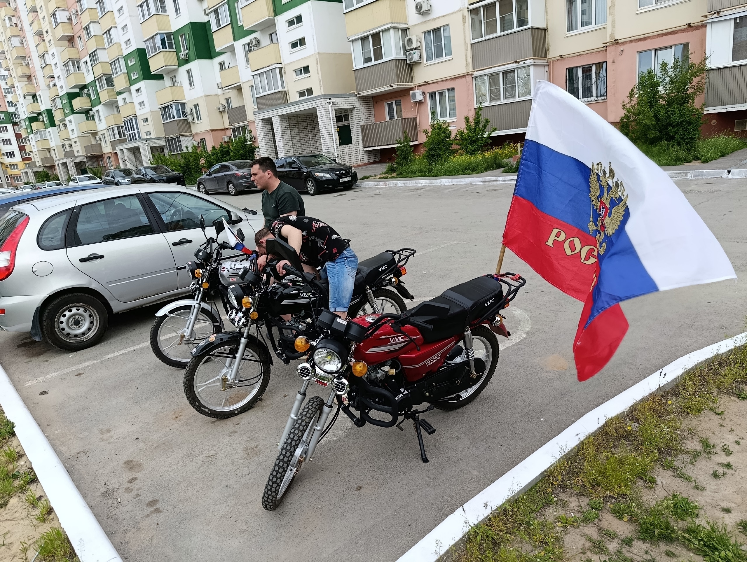 Здравствуйте 13.07.26  ночью украли мопед красного цвета .нужна любая информация .Мож что кто видел .