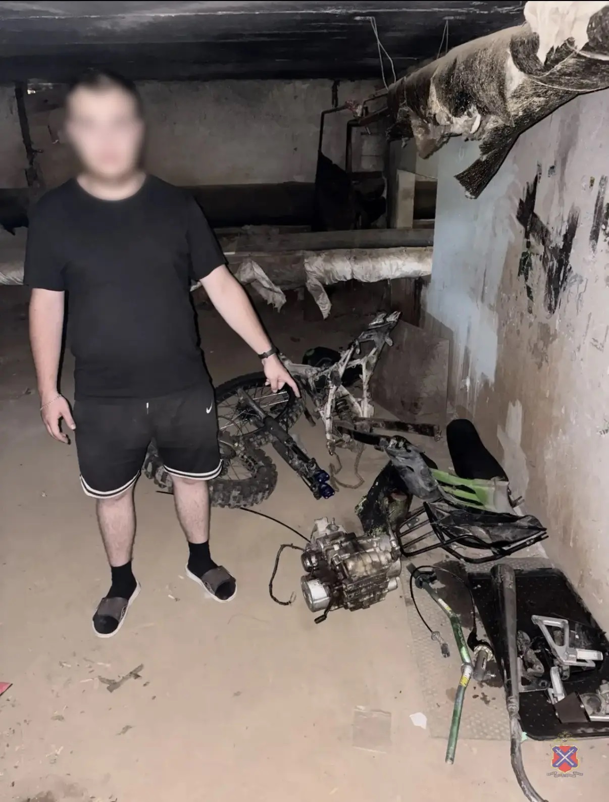 Молодёжь Волжского попалась на попытке присвоить чужой неисправный питбайк