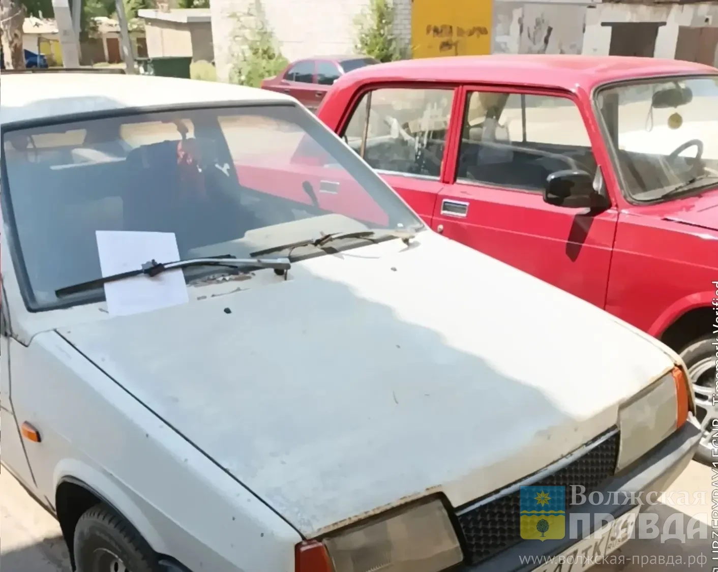 ВАЗ, две «Лады» и «Ока»: во дворах Волжского продолжают находить брошенные автомобили