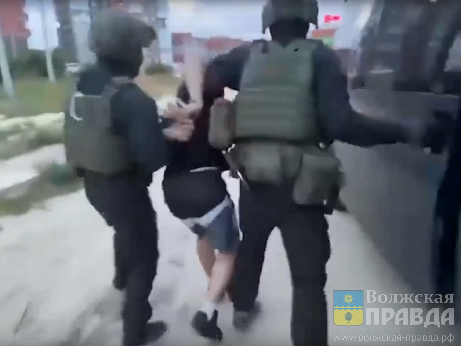 Втащили в машину и требовали денег: лжеполицейские из Волгограда похитили человека     